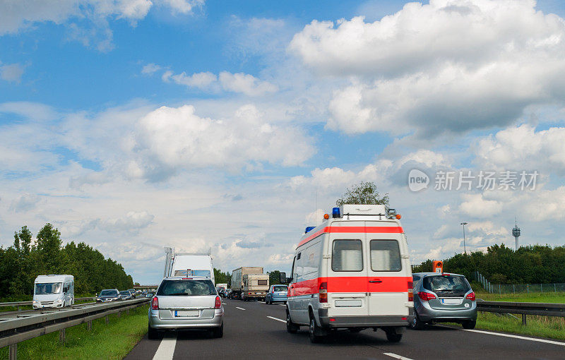 救援巷- Rettungsgasse -德国公路上的救护车